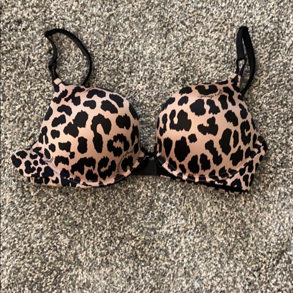 Victoria’s Secret, push-up bra - size 34B.